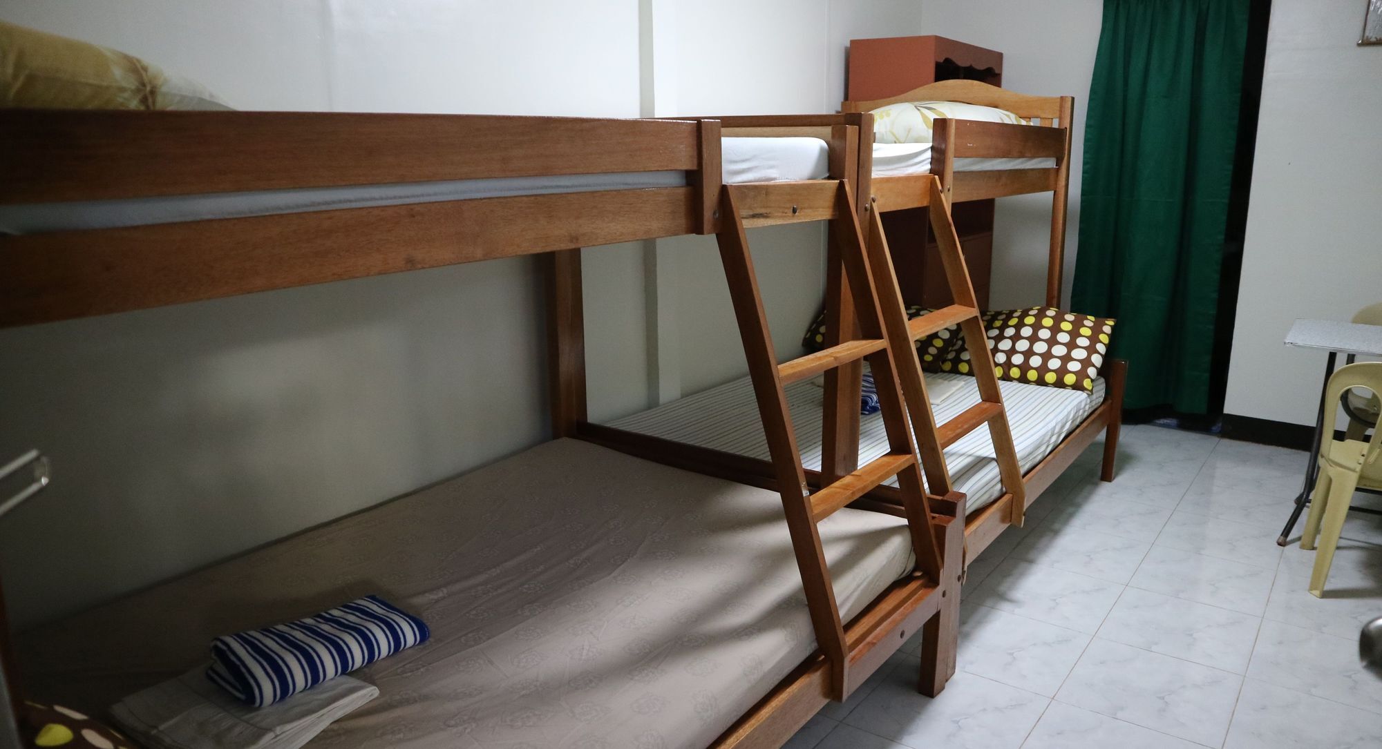 Almonte Transient Hostel Puerto Princesa Buitenkant foto